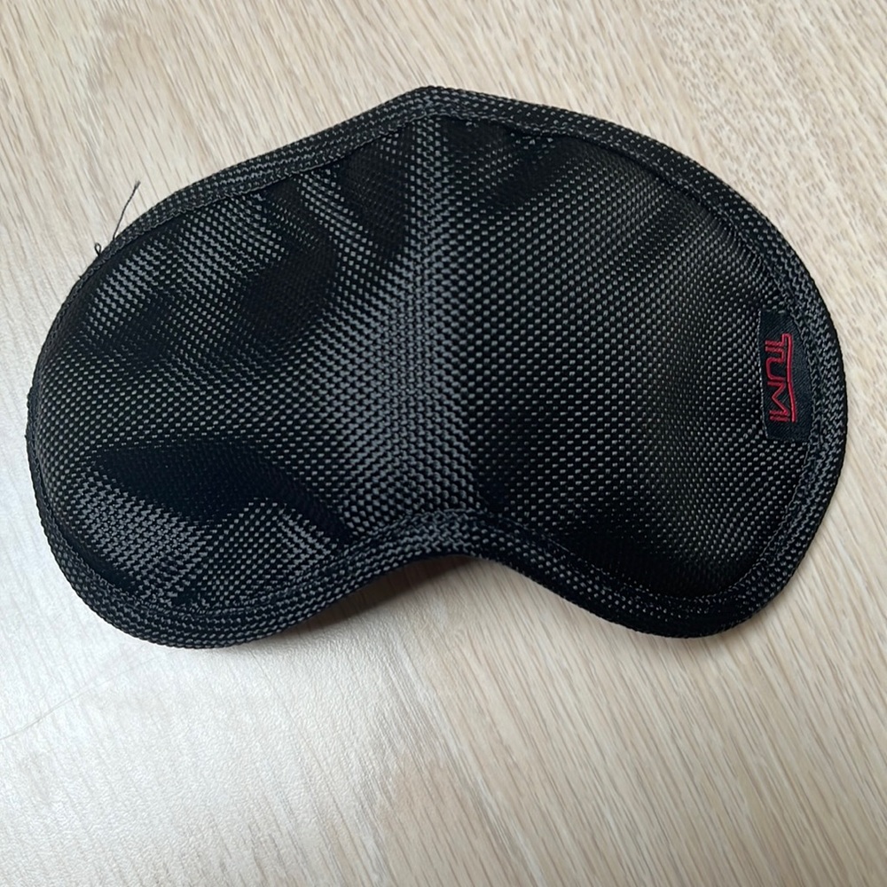 NWOT Tumi mask